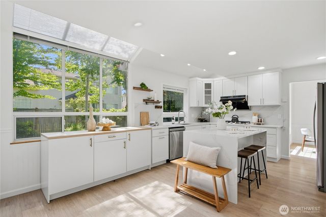 25733 SE 39th Street, Sammamish, WA 98029