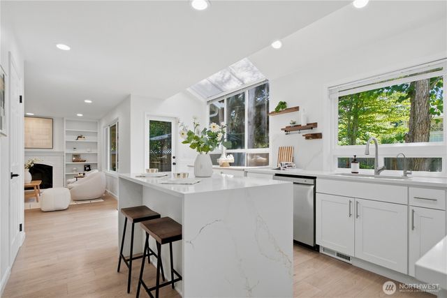 25733 SE 39th Street, Sammamish, WA 98029
