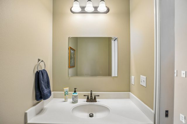 2464 E AUTUMN DR, Eagle Mountain, UT 84005