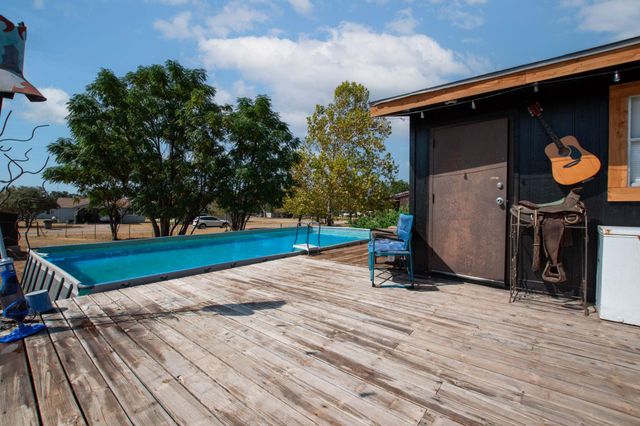 817 Ridgeway, Tow, TX 78672