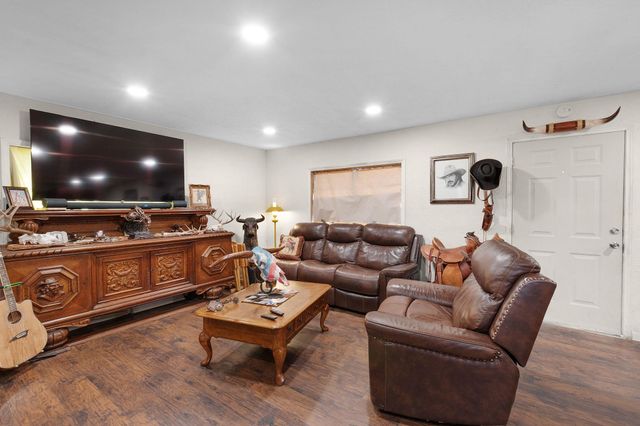 817 Ridgeway, Tow, TX 78672