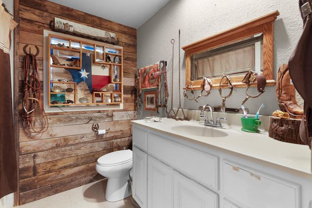 817 Ridgeway, Tow, TX 78672