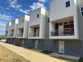 1636 S Razorback Road, Fayetteville, AR 72701