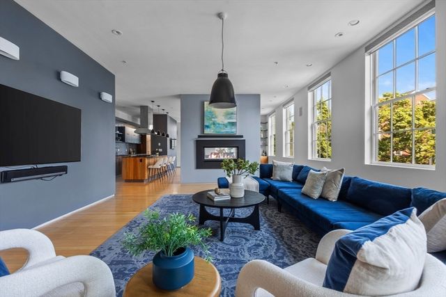 618 East 2nd St 2, Boston, MA 02127