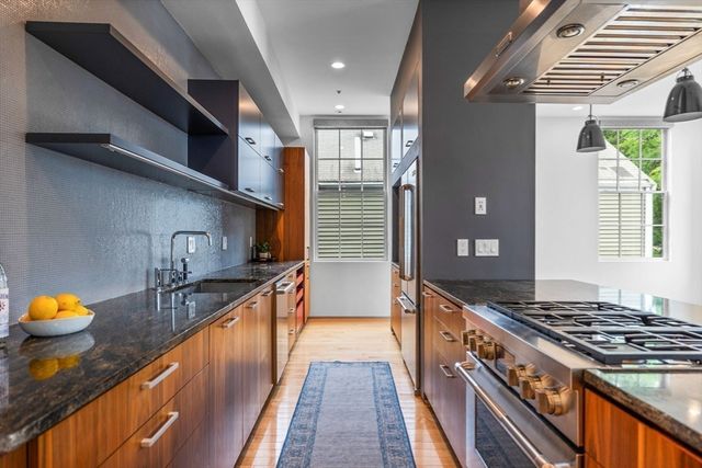 618 East 2nd St 2, Boston, MA 02127