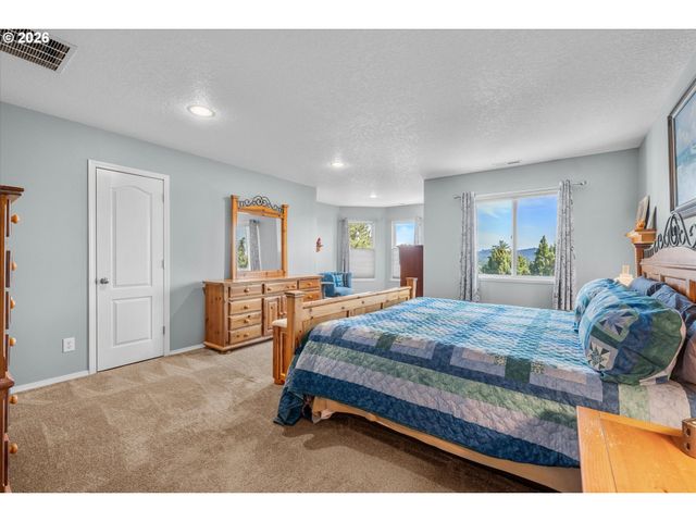 13328 Se JORDAN Ct, Happy Valley, OR 97086