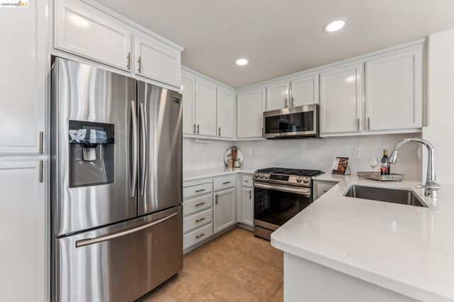 1753 Northshore Dr, Richmond, CA 94804