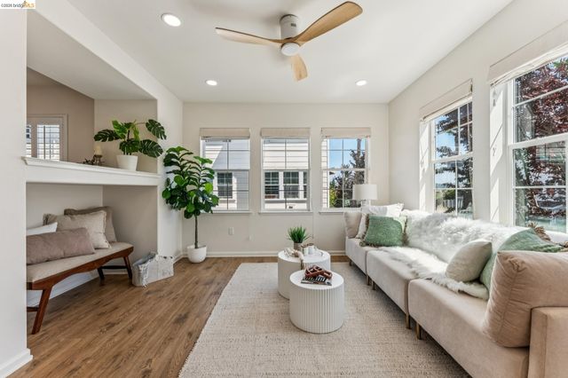 1753 Northshore Dr, Richmond, CA 94804