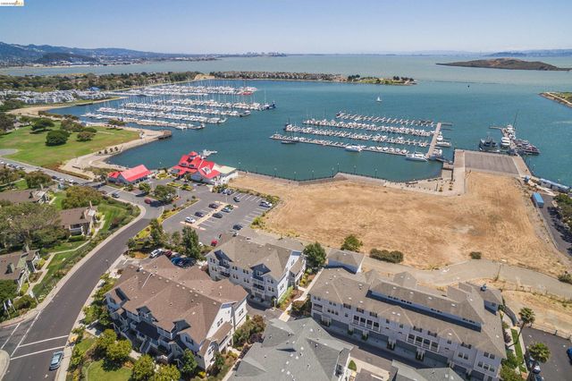 1753 Northshore Dr, Richmond, CA 94804