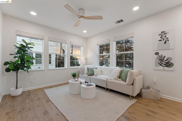 1753 Northshore Dr, Richmond, CA 94804