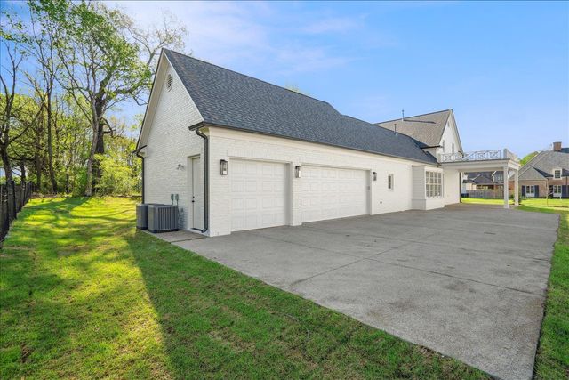 9140 CHEATHAM LN, Germantown, TN 38138