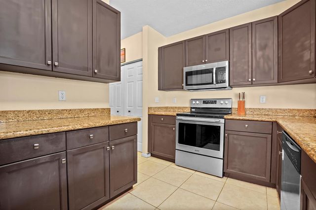 9670 Wolcott Place, Wellington, FL 33414