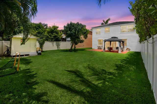 9670 Wolcott Place, Wellington, FL 33414