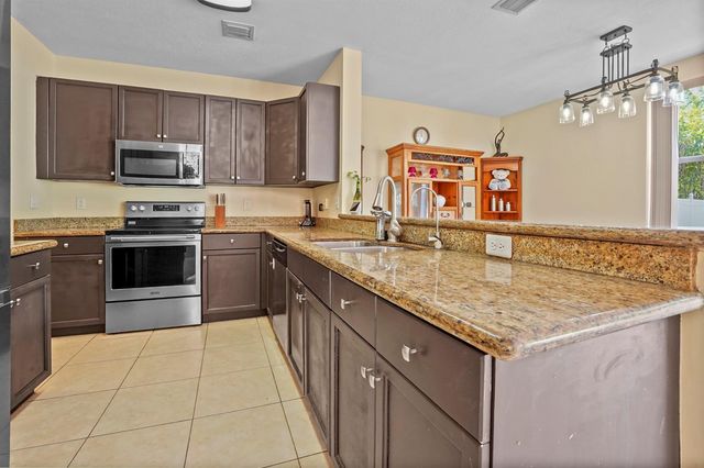 9670 Wolcott Place, Wellington, FL 33414