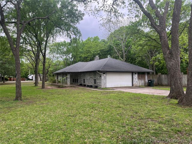 221 Cross Creek, Lone Grove, OK 73443