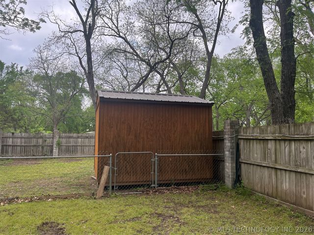 221 Cross Creek, Lone Grove, OK 73443