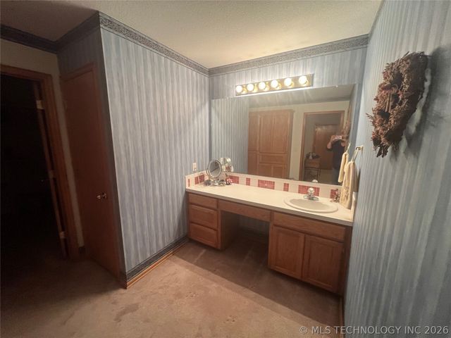 221 Cross Creek, Lone Grove, OK 73443