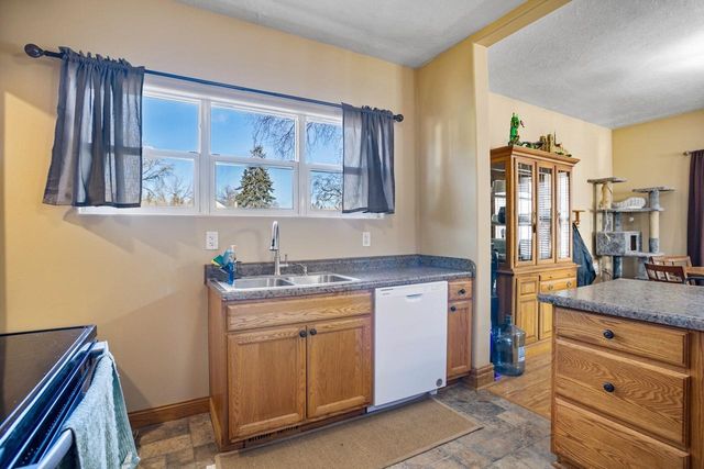 846 University Ave W, Minot, ND 58703