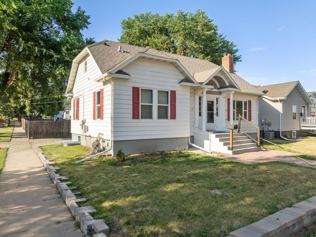 846 University Ave W, Minot, ND 58703