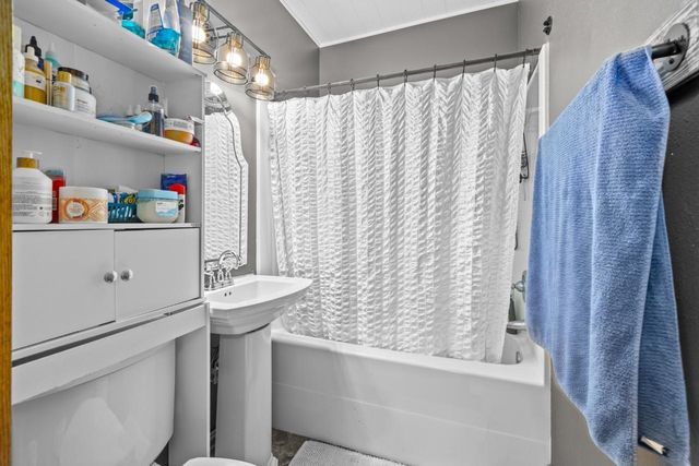 846 University Ave W, Minot, ND 58703