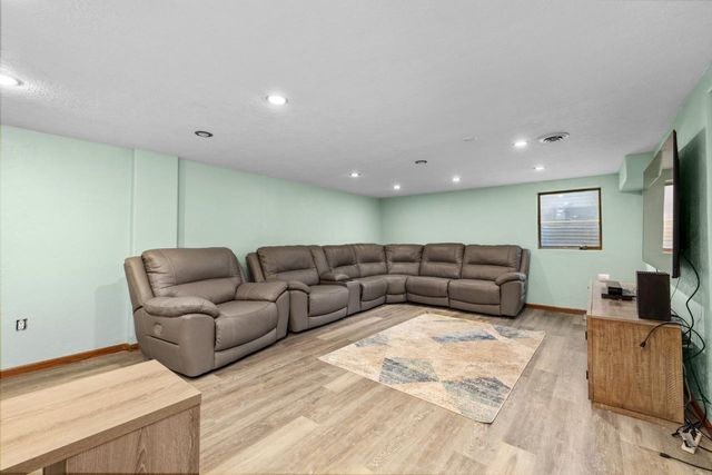 846 University Ave W, Minot, ND 58703