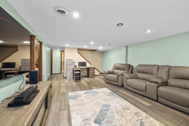 846 University Ave W, Minot, ND 58703