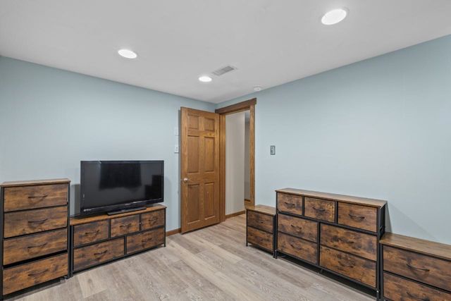 846 University Ave W, Minot, ND 58703