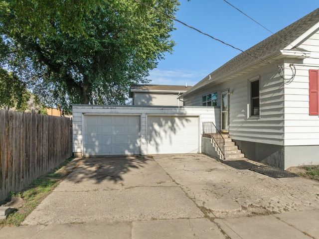 846 University Ave W, Minot, ND 58703