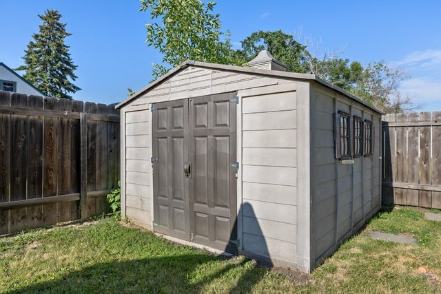 846 University Ave W, Minot, ND 58703