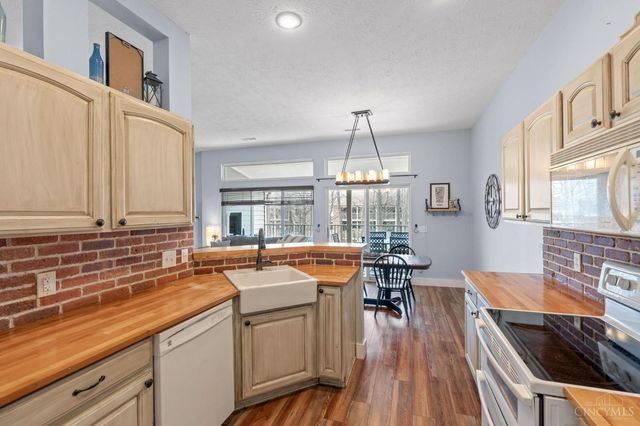 1122 Featherstone Court, Milford, OH 45150