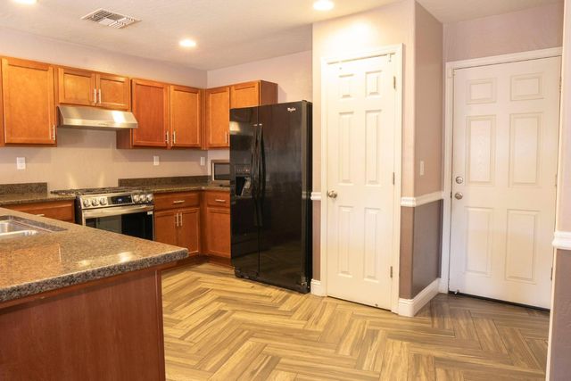 5831 E Platt Avenue, Fresno, CA 93727