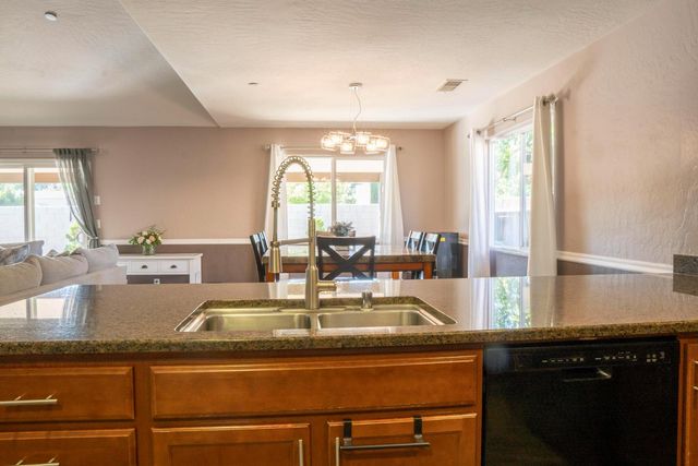 5831 E Platt Avenue, Fresno, CA 93727