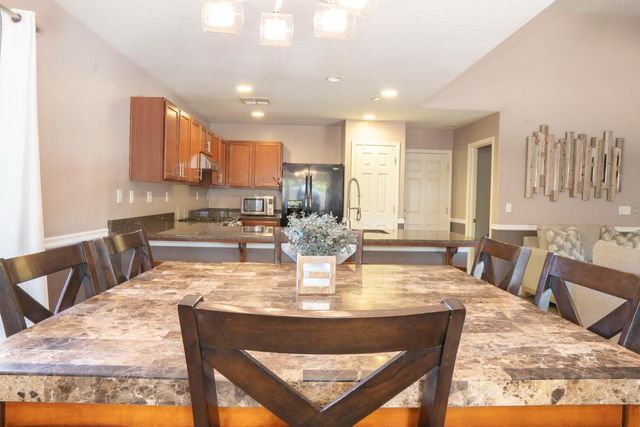 5831 E Platt Avenue, Fresno, CA 93727