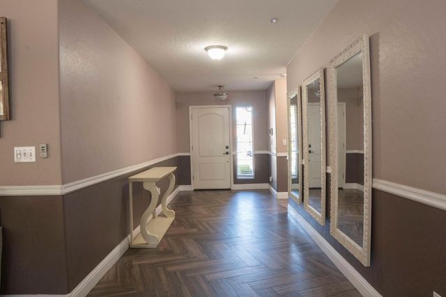 5831 E Platt Avenue, Fresno, CA 93727