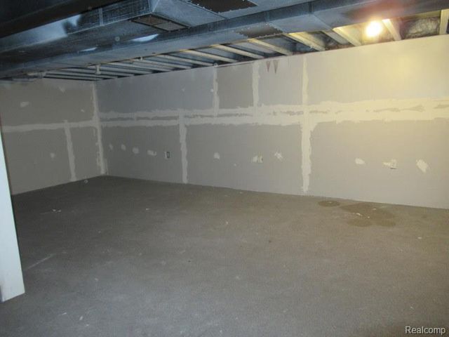 21406 Carlton Drive, Macomb, MI 48044