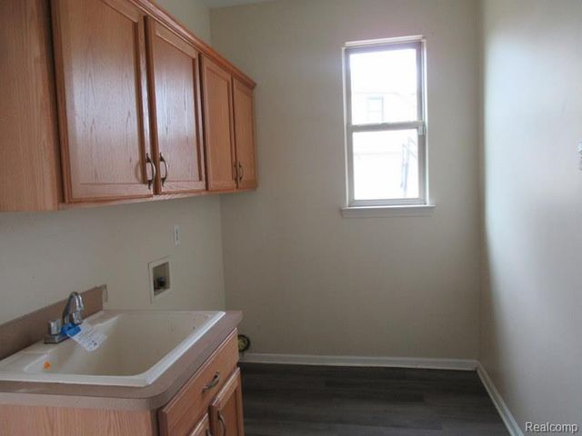 21406 Carlton Drive, Macomb, MI 48044