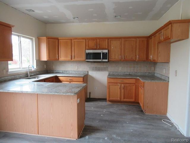 21406 Carlton Drive, Macomb, MI 48044