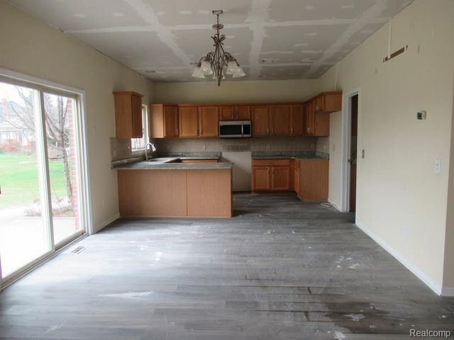 21406 Carlton Drive, Macomb, MI 48044