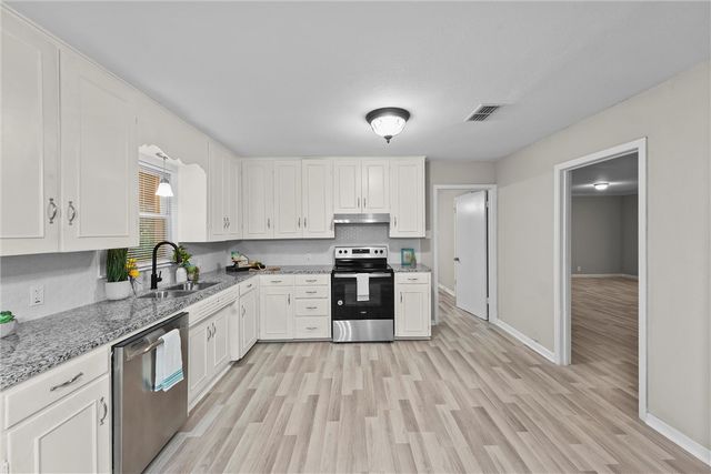 907 Barnhill Street, Brenham, TX 77833