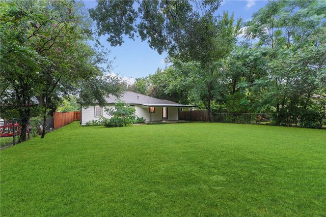 907 Barnhill Street, Brenham, TX 77833