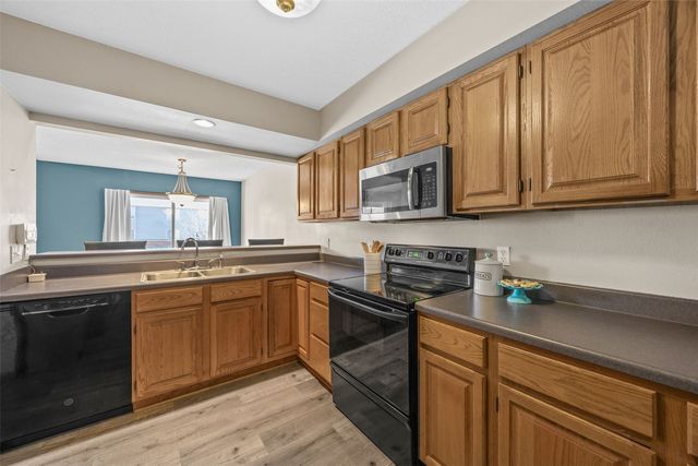 2695 Ridgeview Way, Marion, IA 52302