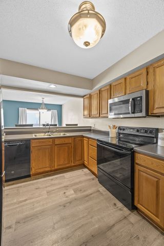 2695 Ridgeview Way, Marion, IA 52302