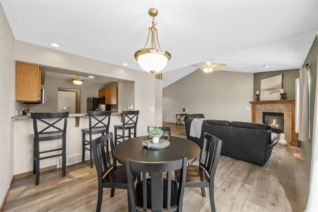 2695 Ridgeview Way, Marion, IA 52302