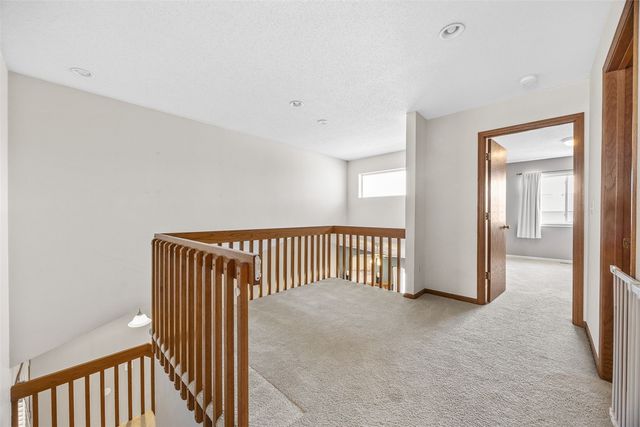 2695 Ridgeview Way, Marion, IA 52302