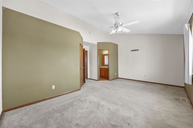 2695 Ridgeview Way, Marion, IA 52302