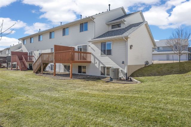 2695 Ridgeview Way, Marion, IA 52302