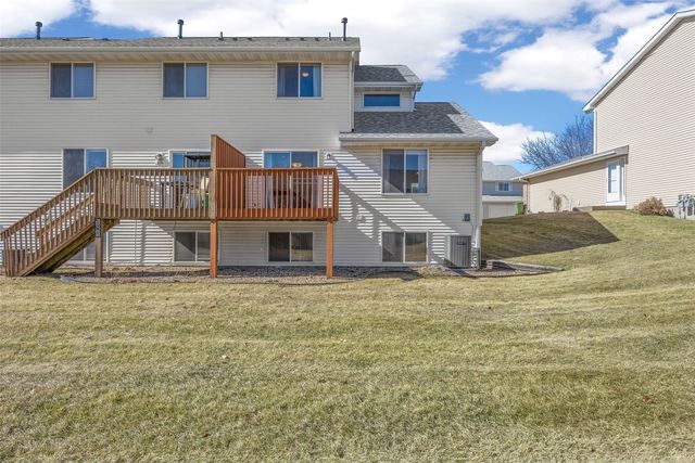 2695 Ridgeview Way, Marion, IA 52302