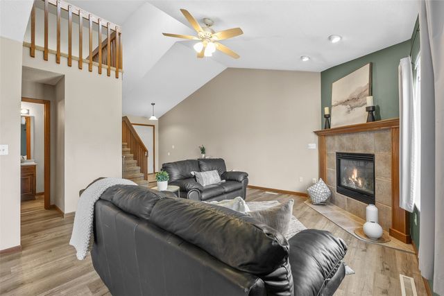 2695 Ridgeview Way, Marion, IA 52302