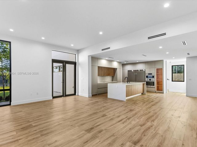 2285 SW 17th Ter, Miami, FL 33145