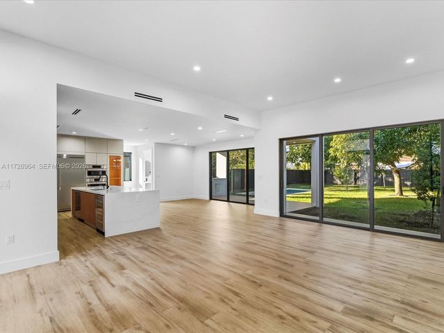 2285 SW 17th Ter, Miami, FL 33145